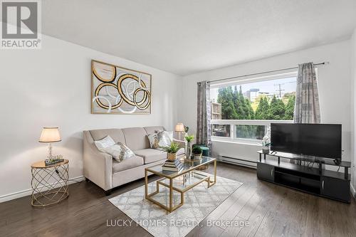 65 - 91 Muir Drive, Toronto, ON - Indoor Photo Showing Living Room