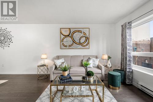 65 - 91 Muir Drive, Toronto, ON - Indoor Photo Showing Living Room