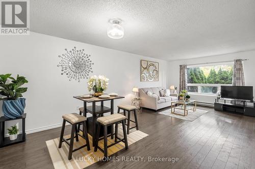 65 - 91 Muir Drive, Toronto, ON - Indoor Photo Showing Living Room