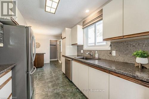 62 Barwood Crescent, Kitchener, ON - Indoor Photo Showing Kitchen