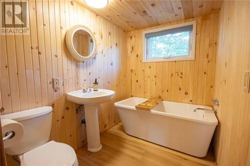 885 Gunns Road, Round Lake Centre, ON - Indoor Photo Showing Bathroom