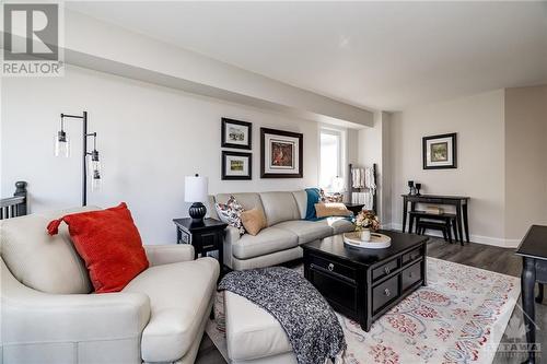 165 Crampton Drive, Carleton Place, ON - Indoor Photo Showing Living Room