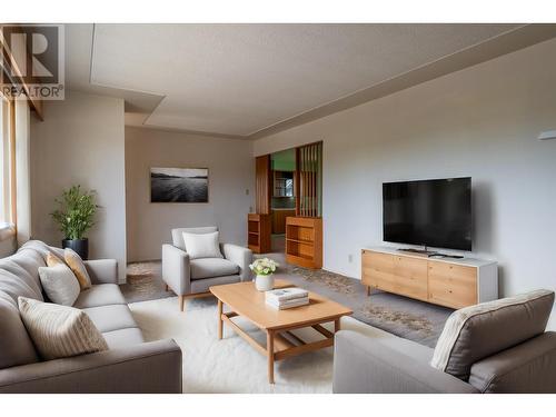 669 Freeman Street, Prince George, BC - Indoor Photo Showing Living Room