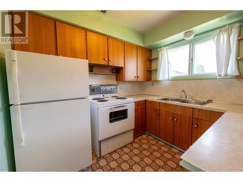 669 Freeman Street, Prince George, BC - Indoor Photo Showing Kitchen With Double Sink