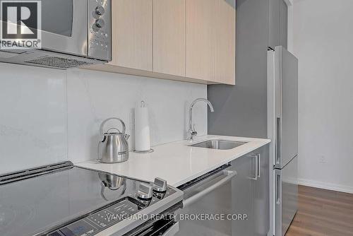 307 - 3237 Bayview Avenue, Toronto, ON - Indoor Photo Showing Kitchen