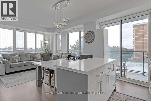 307 - 3237 Bayview Avenue, Toronto, ON - Indoor Photo Showing Living Room