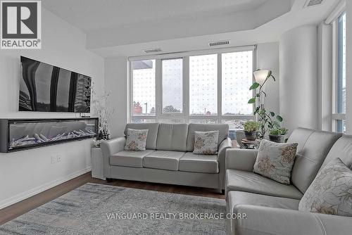 307 - 3237 Bayview Avenue, Toronto, ON - Indoor Photo Showing Living Room