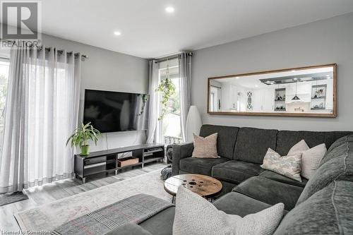 88 Graham Avenue S, Hamilton, ON - Indoor Photo Showing Living Room