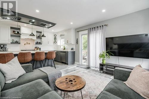 88 Graham Avenue S, Hamilton, ON - Indoor Photo Showing Living Room