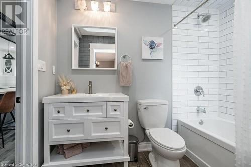 88 Graham Avenue S, Hamilton, ON - Indoor Photo Showing Bathroom