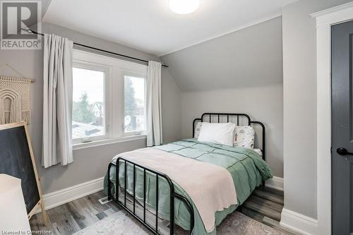 88 Graham Avenue S, Hamilton, ON - Indoor Photo Showing Bedroom