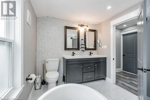 88 Graham Avenue S, Hamilton, ON - Indoor Photo Showing Bathroom