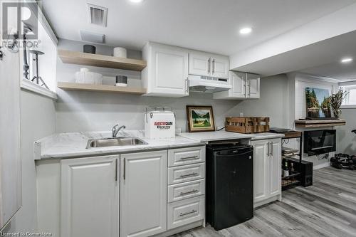 88 Graham Avenue S, Hamilton, ON - Indoor Photo Showing Kitchen