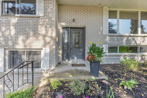 12 Roslyn Road, Barrie, ON - Outdoor