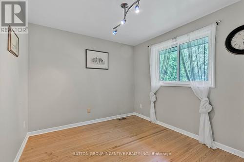 12 Roslyn Road, Barrie, ON - Indoor Photo Showing Other Room