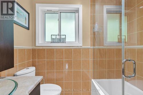 12 Roslyn Road, Barrie, ON - Indoor Photo Showing Bathroom