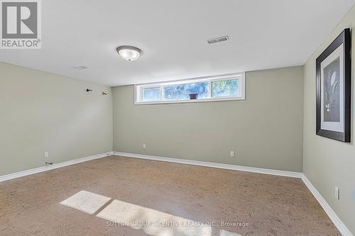 12 Roslyn Road, Barrie, ON - Indoor Photo Showing Other Room