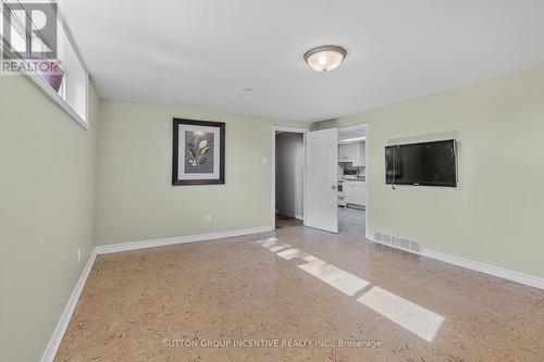 12 Roslyn Road, Barrie, ON - Indoor Photo Showing Other Room