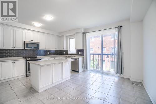 10 Faye Street, Brampton, ON - Indoor Photo Showing Kitchen