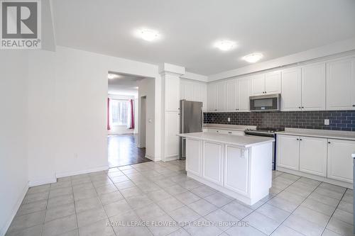 10 Faye Street, Brampton, ON - Indoor Photo Showing Kitchen