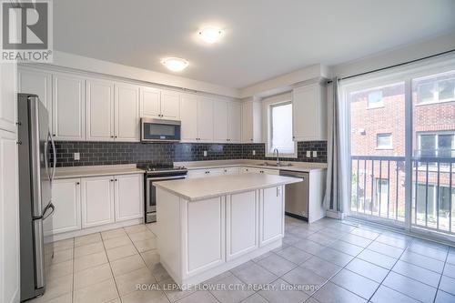 10 Faye Street, Brampton, ON - Indoor Photo Showing Kitchen