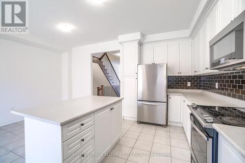 10 Faye Street, Brampton, ON - Indoor Photo Showing Kitchen