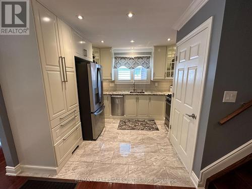 1 - 223 Picton Street E, Hamilton, ON - Indoor Photo Showing Kitchen