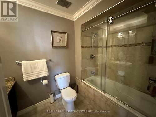 1 - 223 Picton Street E, Hamilton, ON - Indoor Photo Showing Bathroom