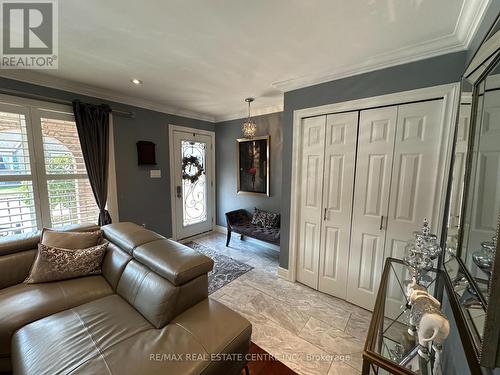 1 - 223 Picton Street E, Hamilton, ON - Indoor Photo Showing Living Room