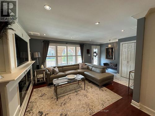 1 - 223 Picton Street E, Hamilton, ON - Indoor Photo Showing Living Room