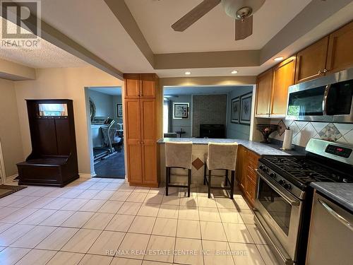 2 - 223 Picton Street E, Hamilton, ON - Indoor Photo Showing Kitchen