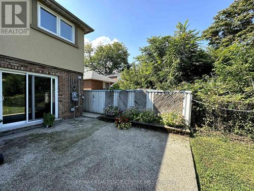 2 - 223 Picton Street E, Hamilton, ON - Outdoor