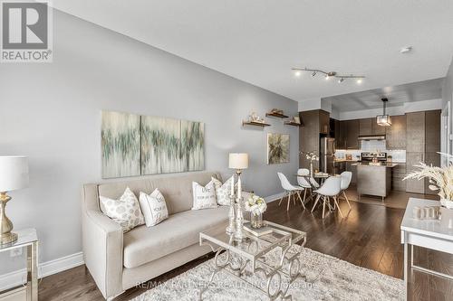 611 - 277 South Park Road, Markham, ON - Indoor Photo Showing Living Room