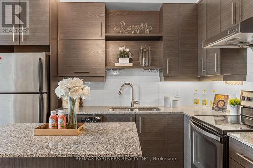 611 - 277 South Park Road, Markham, ON - Indoor Photo Showing Kitchen With Double Sink With Upgraded Kitchen