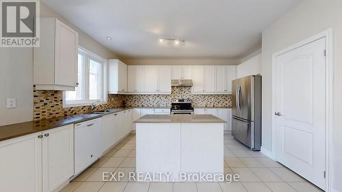 955 Ernest Cousins Circle, Newmarket, ON - Indoor Photo Showing Kitchen With Double Sink