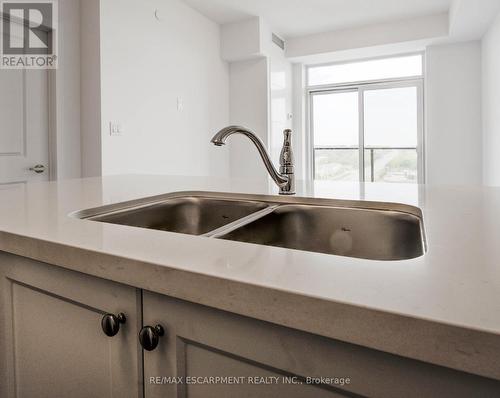 1108 - 470 Dundas Street E, Hamilton, ON - Indoor Photo Showing Kitchen With Double Sink