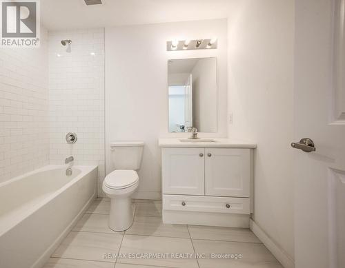 715 - 450 Dundas Street E, Hamilton, ON - Indoor Photo Showing Bathroom