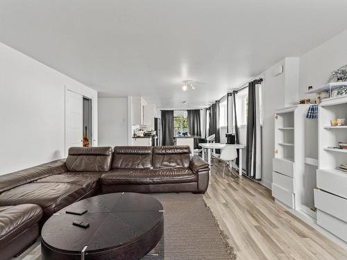 Salon - 10275  - 10279 Rue Henri-Piché, Mirabel, QC - Indoor Photo Showing Living Room