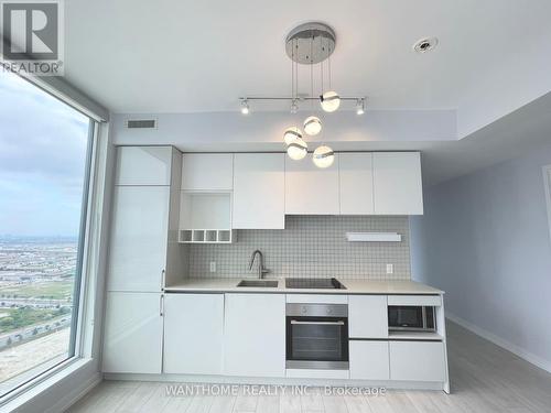 3902 - 5 Buttermill Avenue, Vaughan, ON - Indoor Photo Showing Kitchen With Upgraded Kitchen