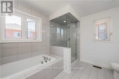 471 Grindstone Trail, Oakville, ON - Indoor Photo Showing Bathroom