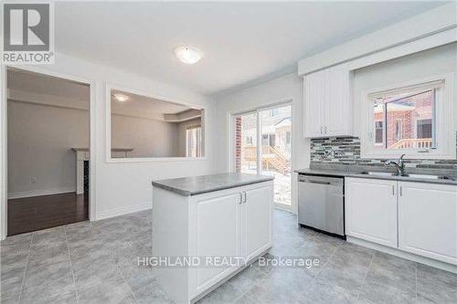 471 Grindstone Trail, Oakville, ON - Indoor Photo Showing Kitchen With Double Sink