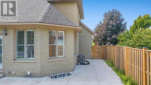 3750 Kalar Road, Niagara Falls, ON - Outdoor