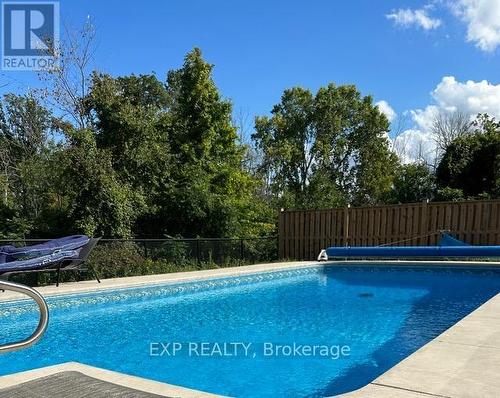 3750 Kalar Road, Niagara Falls, ON - Outdoor With In Ground Pool With Backyard