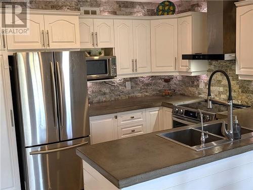 3371 Bruce Street, Cornwall, ON - Indoor Photo Showing Kitchen With Double Sink With Upgraded Kitchen