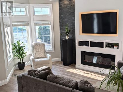 3371 Bruce Street, Cornwall, ON - Indoor Photo Showing Living Room With Fireplace