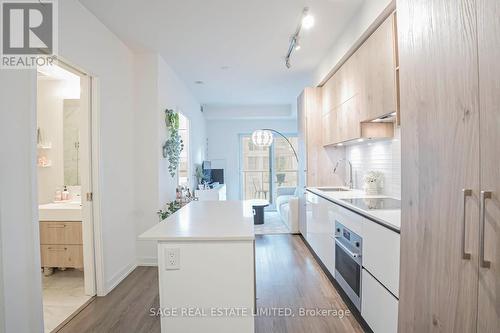 812 - 1 Yorkville Avenue, Toronto, ON - Indoor Photo Showing Kitchen With Upgraded Kitchen