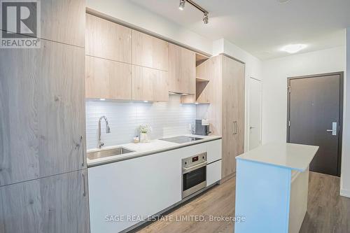 812 - 1 Yorkville Avenue, Toronto, ON - Indoor Photo Showing Kitchen