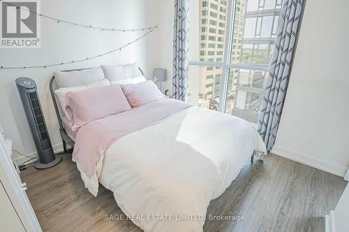 812 - 1 Yorkville Avenue, Toronto, ON - Indoor Photo Showing Bedroom