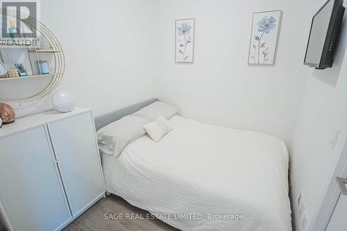 812 - 1 Yorkville Avenue, Toronto, ON - Indoor Photo Showing Bedroom