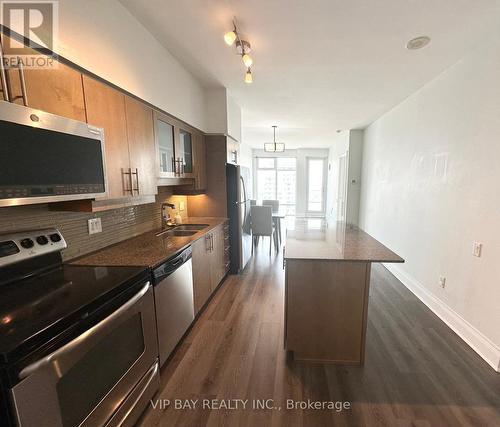 3901 - 2191 Yonge Street, Toronto, ON - Indoor Photo Showing Kitchen With Double Sink